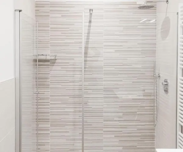 Frühstückspension Miravallesuites 4*